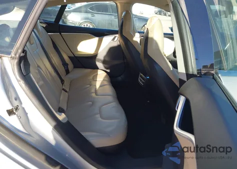 2013 Tesla Model S z USA, uszkodzony, nr VIN 5YJSA1CG5DFP25301